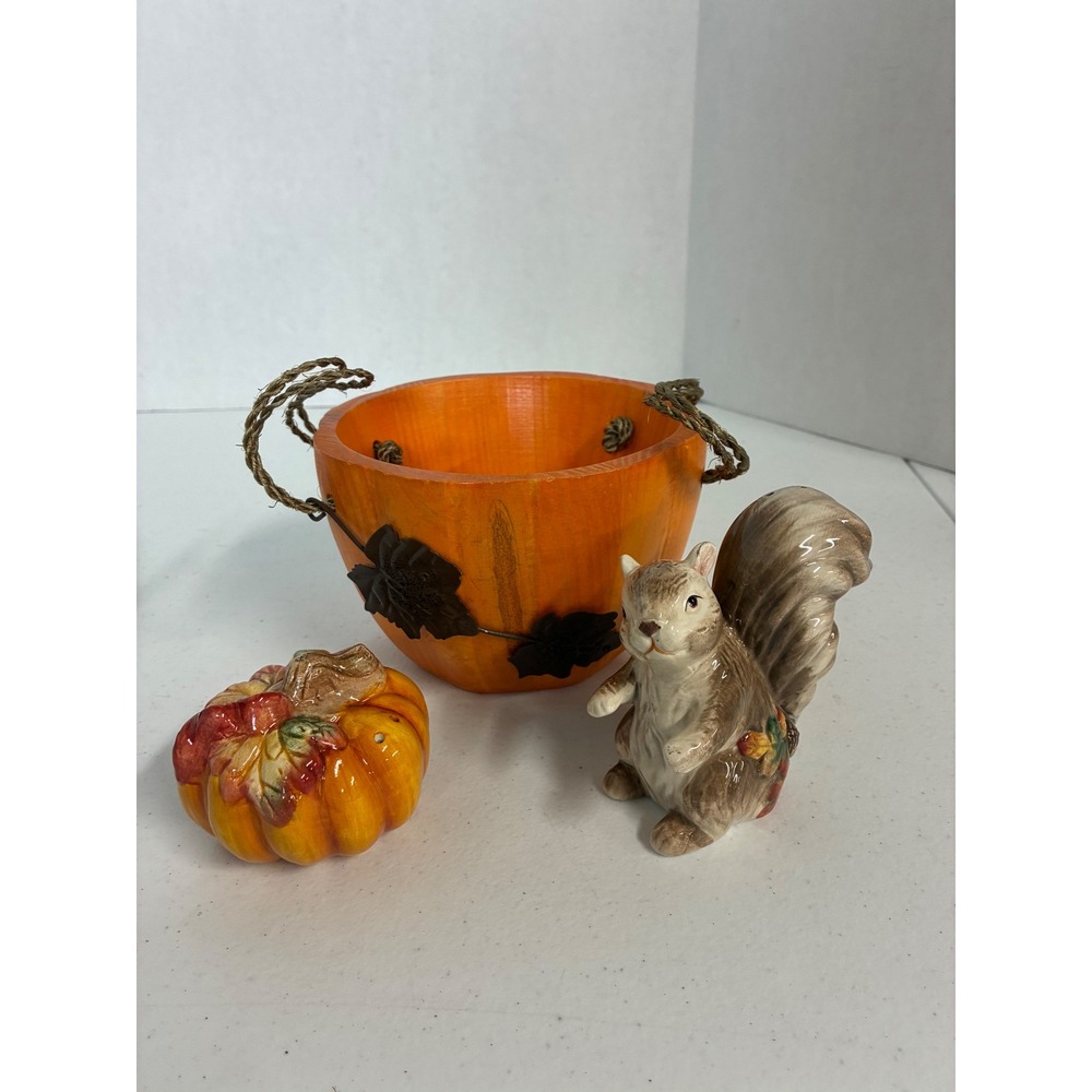 Fall Squirrel and Pumpkin Salt Pepper Shaker Set with Wood Pumpkin Bucket Decor